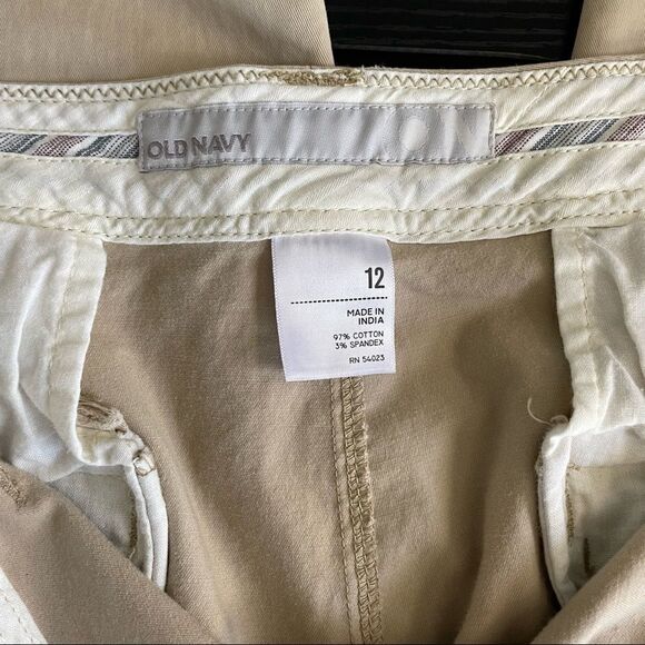 Old Navy Button and Zipper Cotton Spandex 5 Pocket Khaki Capri, 12 - Picture 9 of 11